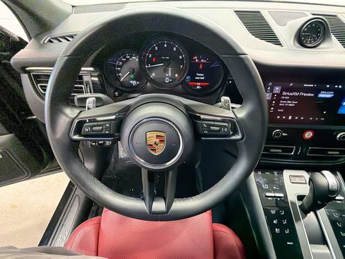 Certified 2026 Porsche Macan AWD/4WD image 37