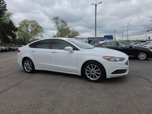 Used 2017 Ford Fusion SE FWD image 6