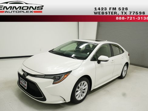 Used 2020 Toyota Corolla XLE FWD image 1