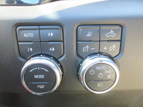 New 2026 GMC Sierra 2500 Denali Ultimate AWD/4WD image 17