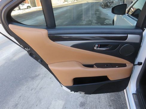 Used 2014 Lexus LS 460 AWD image 33