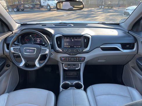 Used 2024 GMC Terrain SLT image 8