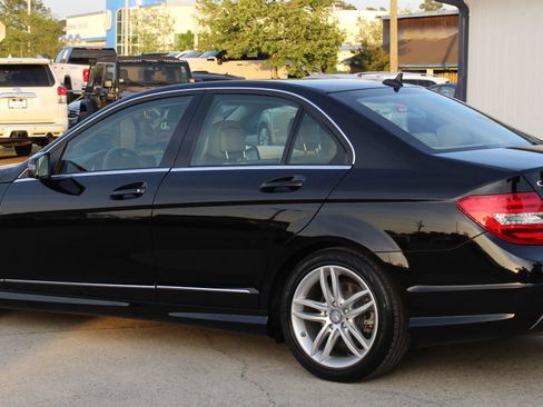 Used 2012 Mercedes-Benz C 300 4MATIC Sedan image 3