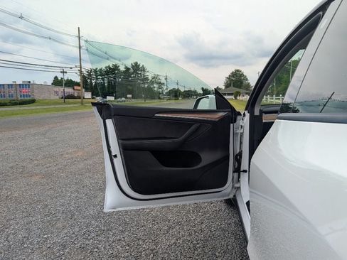 Used 2023 Tesla Model Y Long Range AWD/4WD image 9