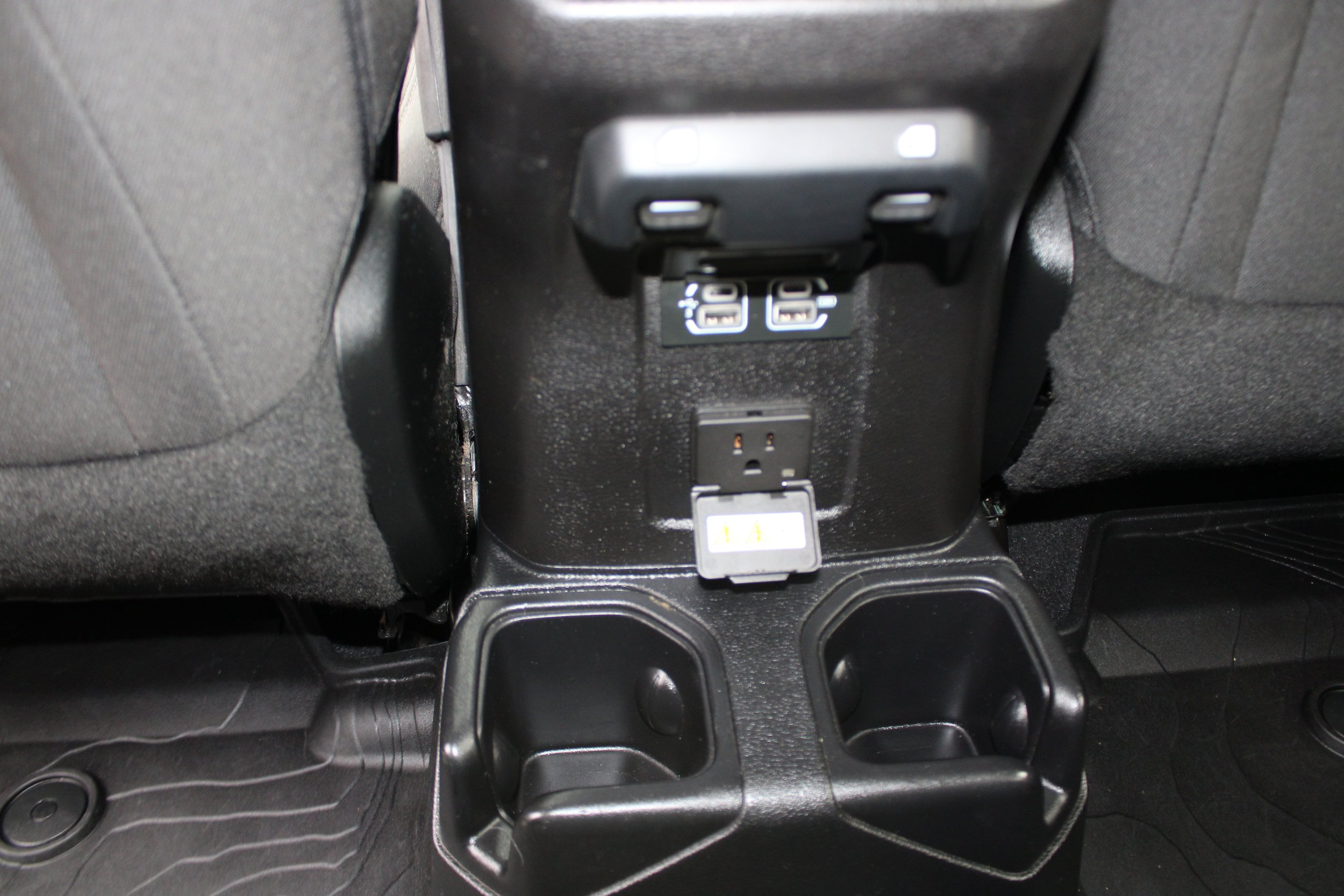 Used 2018 Jeep Wrangler Unlimited Sahara AWD/4WD image 16