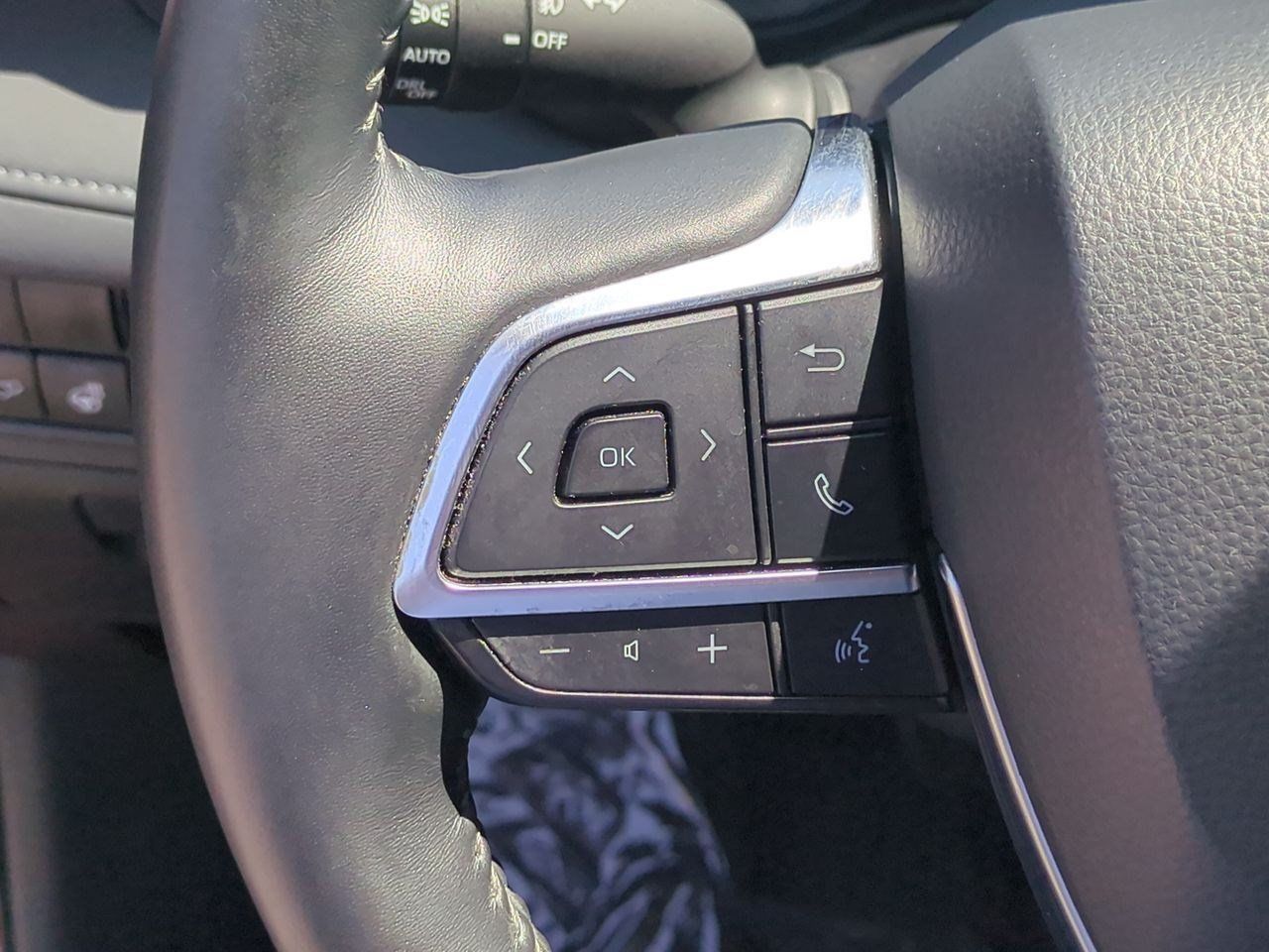 Used 2021 Toyota Highlander Limited FWD image 20