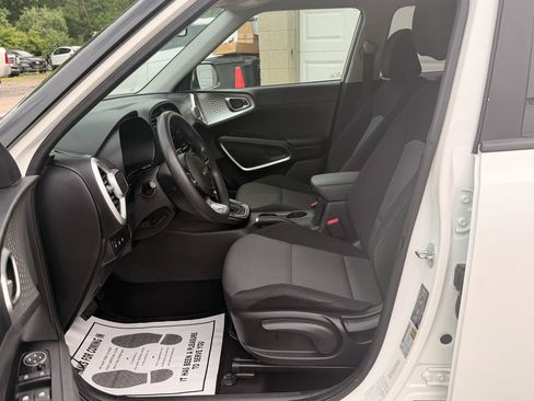 Used 2023 Kia Soul LX w/ Option Group 015 FWD image 15