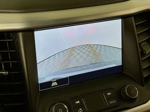 Used 2023 GMC Acadia SLT image 16