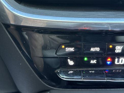 Used 2024 Buick Encore GX Avenir w/ Avenir Technology Package FWD image 22