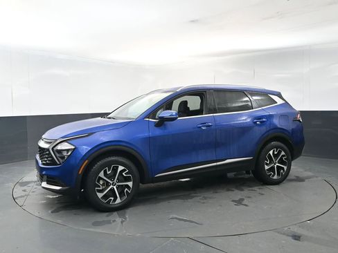 Certified 2023 Kia Sportage EX image 2