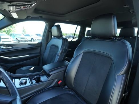 Used 2024 Jeep Grand Cherokee L Altitude AWD/4WD image 43