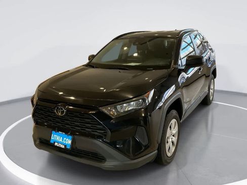 Used 2021 Toyota RAV4 LE image 1