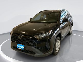 Used 2021 Toyota RAV4 LE video 1