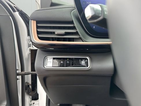 Used 2025 Buick Envision Sport Touring image 29