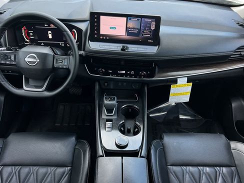 New 2026 Nissan Rogue Platinum image 4