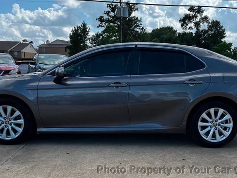 Used 2020 Toyota Camry LE FWD image 11