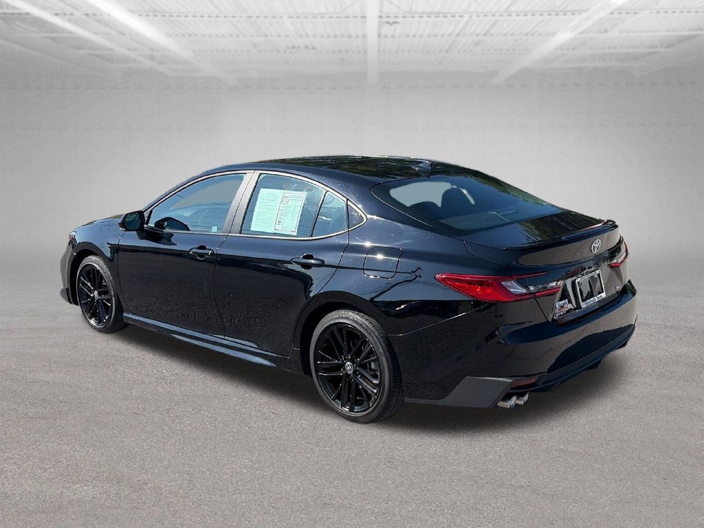 Used 2025 Toyota Camry SE FWD image 4