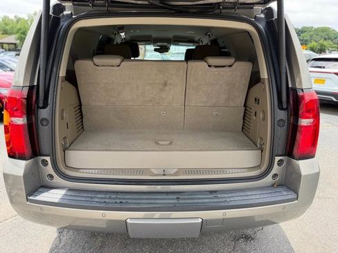 Used 2018 Chevrolet Tahoe LT w/ Luxury Package RWD image 17
