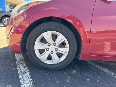 Used 2016 Hyundai Elantra SE image 9