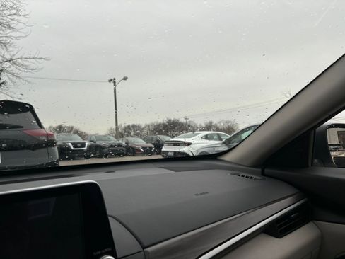 Used 2025 Nissan Altima 2.5 SV image 34