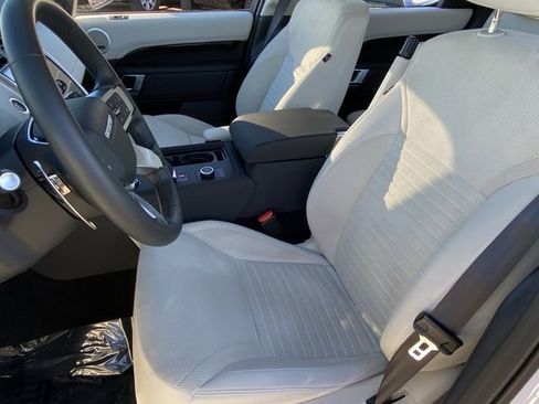 Used 2025 Land Rover Discovery S image 6