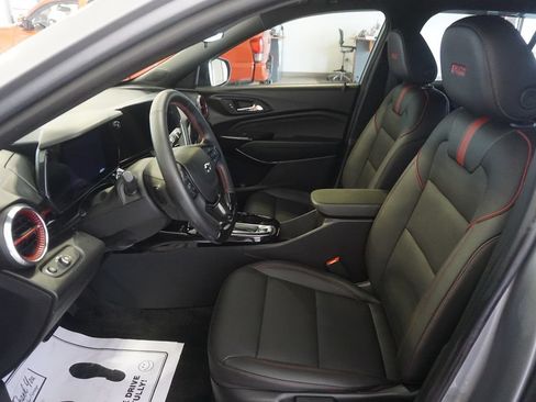 Used 2024 Chevrolet Trax RS w/ Sunroof Package FWD image 20
