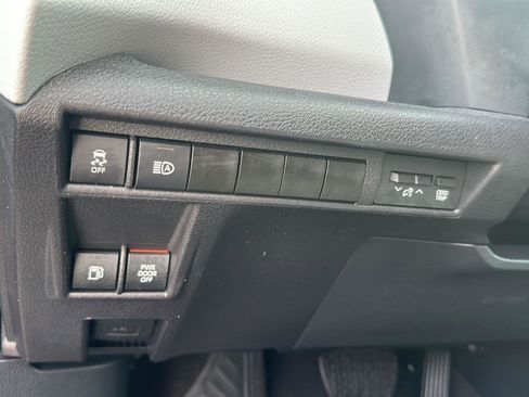 Used 2025 Toyota Sienna LE FWD image 9
