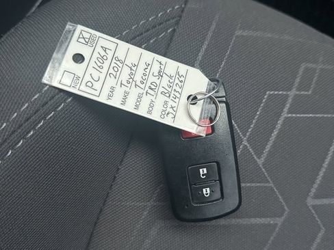 Used 2018 Toyota Tacoma TRD Sport w/ Technology Package image 32