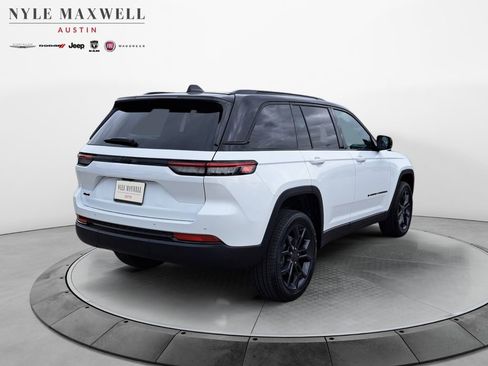 New 2025 Jeep Grand Cherokee Limited image 16
