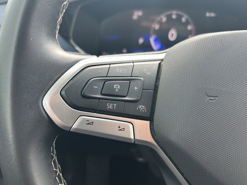 Certified 2024 Volkswagen Taos SE image 18