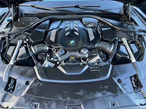 Used 2022 BMW 750i xDrive w/ Executive Package image 32