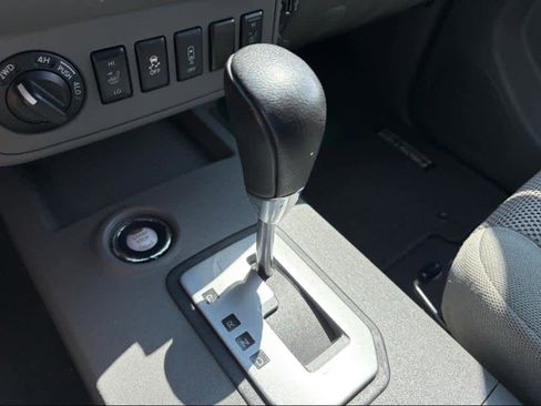 Used 2021 Nissan Frontier SV w/ Midnight Edition Floor Mats image 19