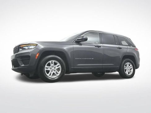 Used 2024 Jeep Grand Cherokee Laredo RWD image 31