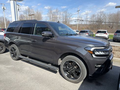 Used 2023 Ford Expedition Limited AWD/4WD image 2