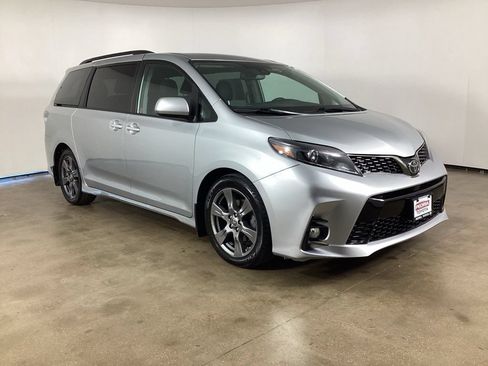 Used 2020 Toyota Sienna SE FWD image 5