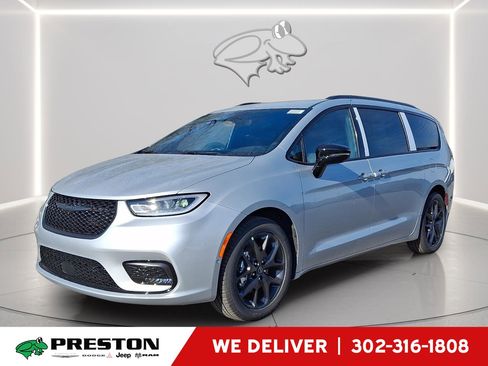 New 2026 Chrysler Pacifica Select w/ S Appearance Package image 1