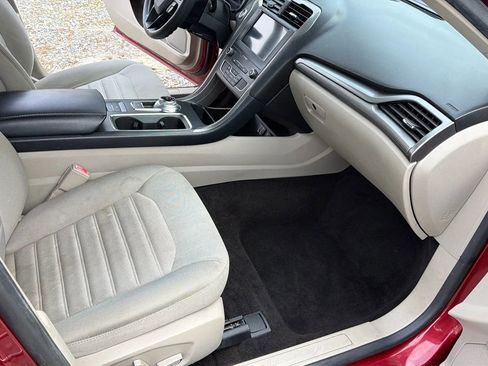 Used 2019 Ford Fusion SE image 34