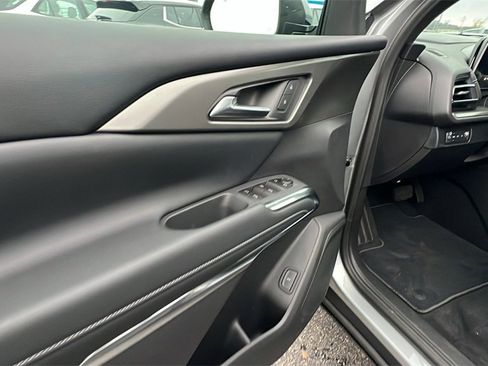 New 2026 Chevrolet Traverse LT image 12