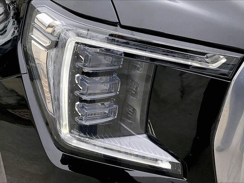 Used 2023 GMC Yukon Denali w/ Denali Reserve Package image 33