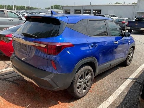 Used 2023 Kia Seltos LX AWD/4WD image 5