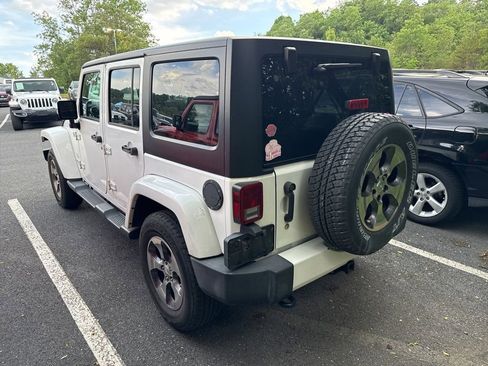 Used 2016 Jeep Wrangler Unlimited Sahara w/ Connectivity Group AWD/4WD image 3