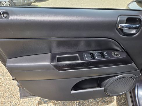 Used 2014 Jeep Compass Sport w/ Power Value Group FWD image 22