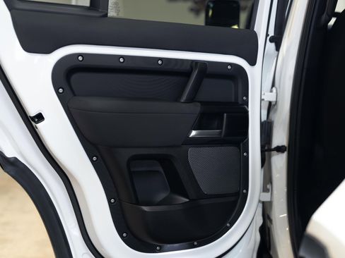 Used 2020 Land Rover Defender 110 image 47