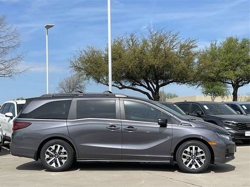 New 2026 Honda Odyssey EX-L image 3