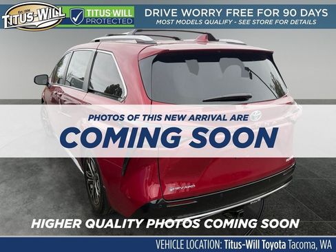Used 2025 Toyota Sienna Platinum AWD/4WD image 3