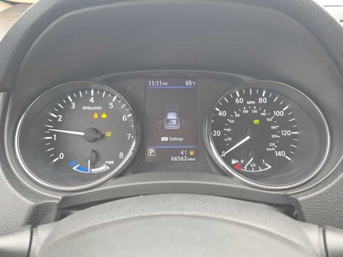 Used 2019 Nissan Rogue SV AWD/4WD image 14