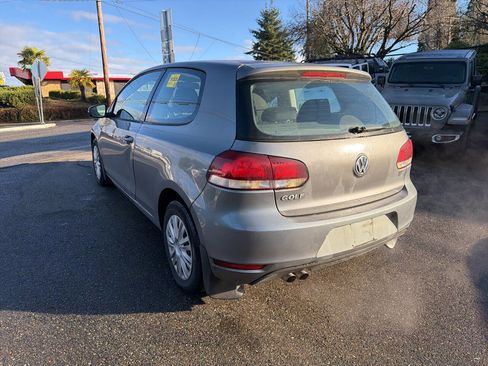 Used 2011 Volkswagen Golf 2-Door image 2