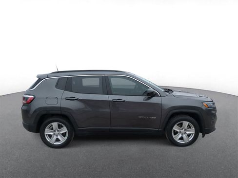 Certified 2022 Jeep Compass Latitude image 9