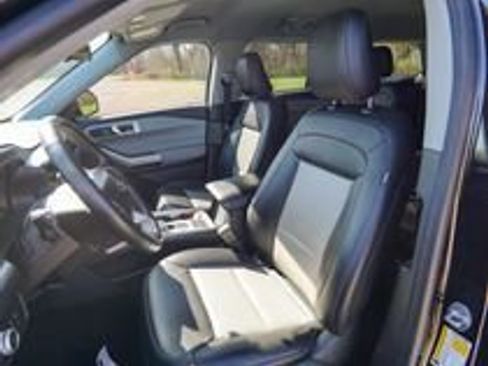 Used 2022 Ford Explorer XLT w/ Equipment Group 202A image 22
