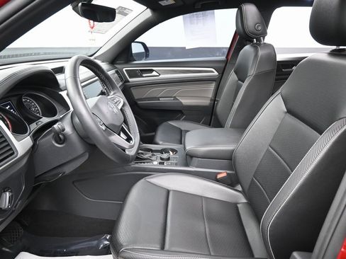 Used 2021 Volkswagen Atlas Cross Sport SE w/ Panoramic Sunroof Package image 26